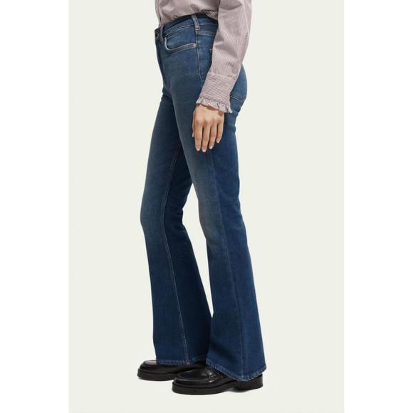 NEW SCOTCH & SODA charm flared organic cotton jeans in blue - Picture 4 of 8